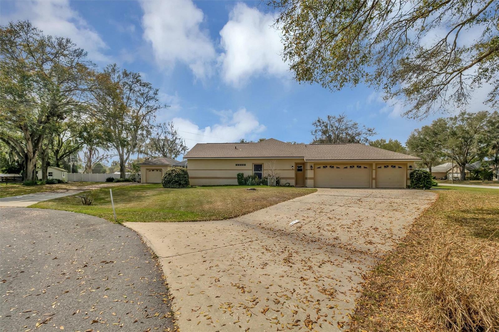 Property Photo:  2706 Bayview Drive  FL 32726 