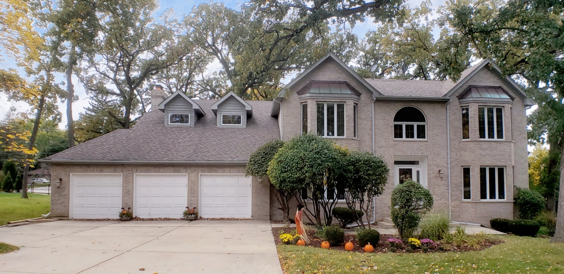 Property Photo: 406 Ascot Lane IL 60523