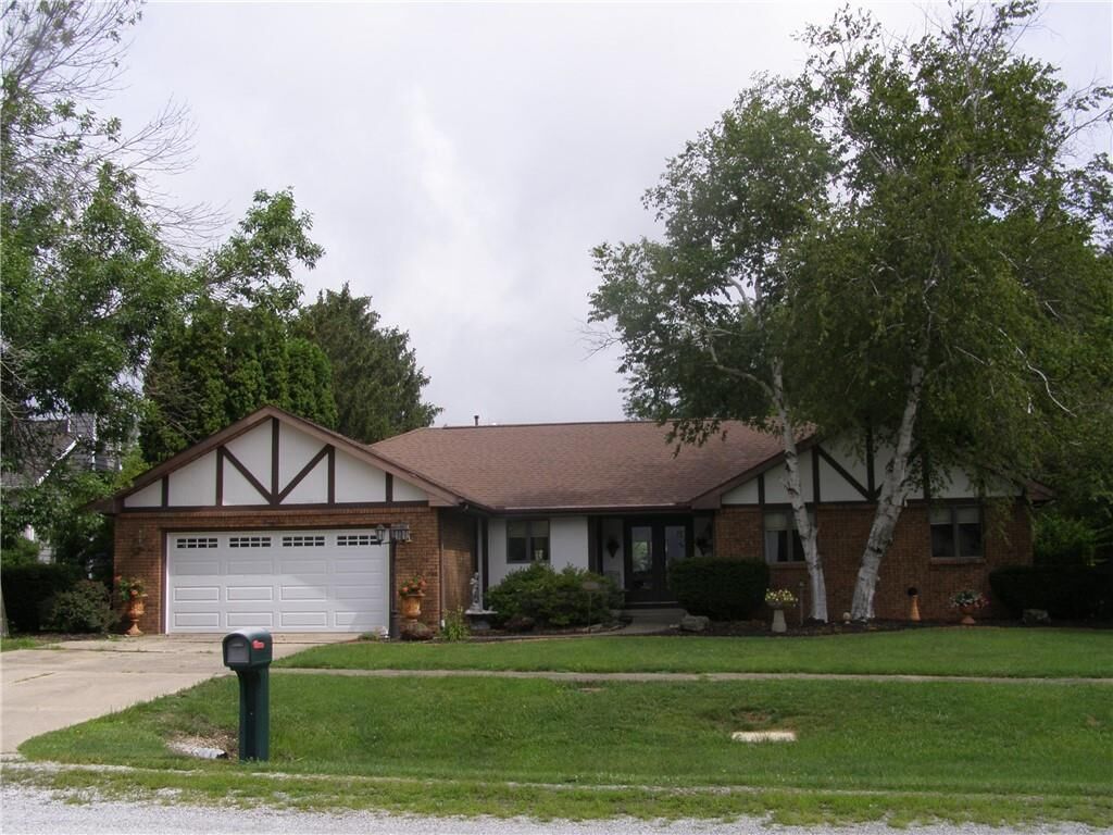 Property Photo:  21 Country Club   61951 