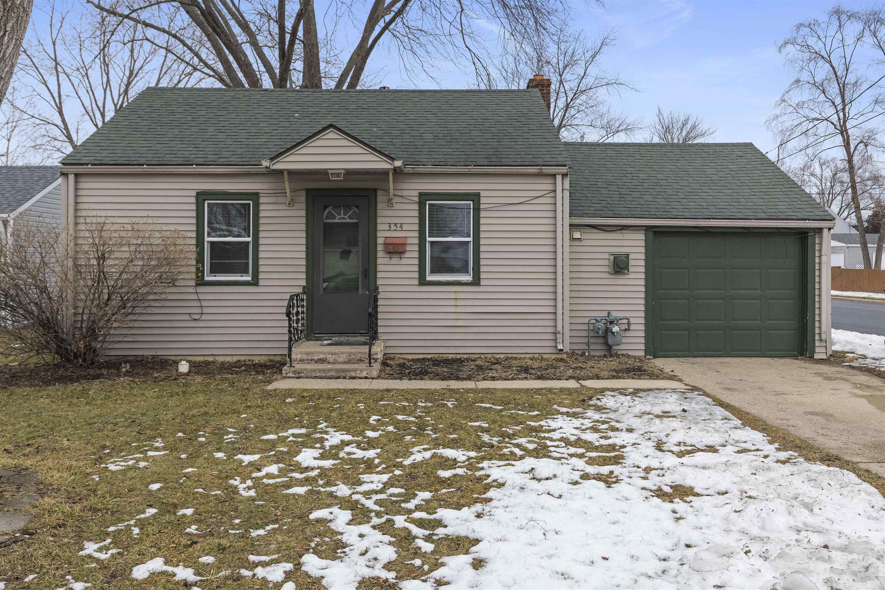 Property Photo:  354 Pennsylvania Avenue  IL 61111 