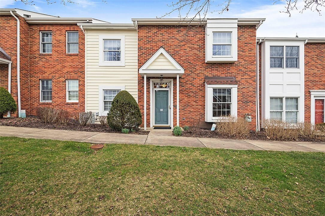 Property Photo: 104 Boxwood Ct PA 15317