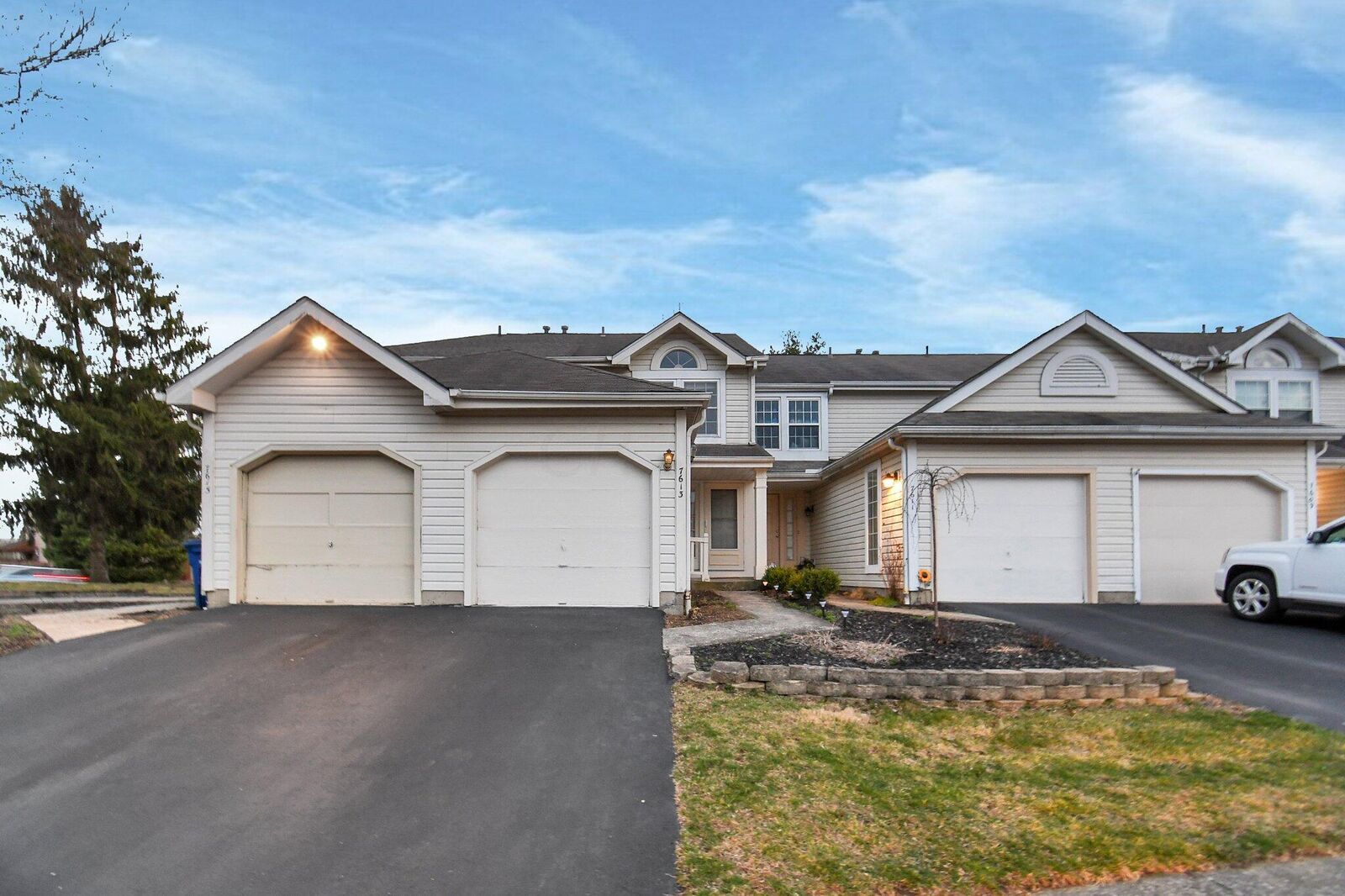 Property Photo:  7613 Bay Hill Drive  OH 43147 