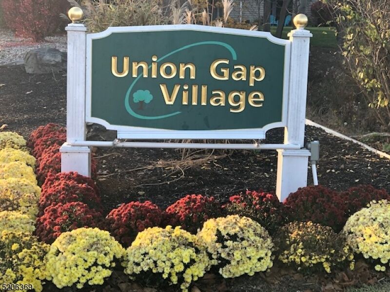 Property Photo:  6 South Ct  NJ 08809 