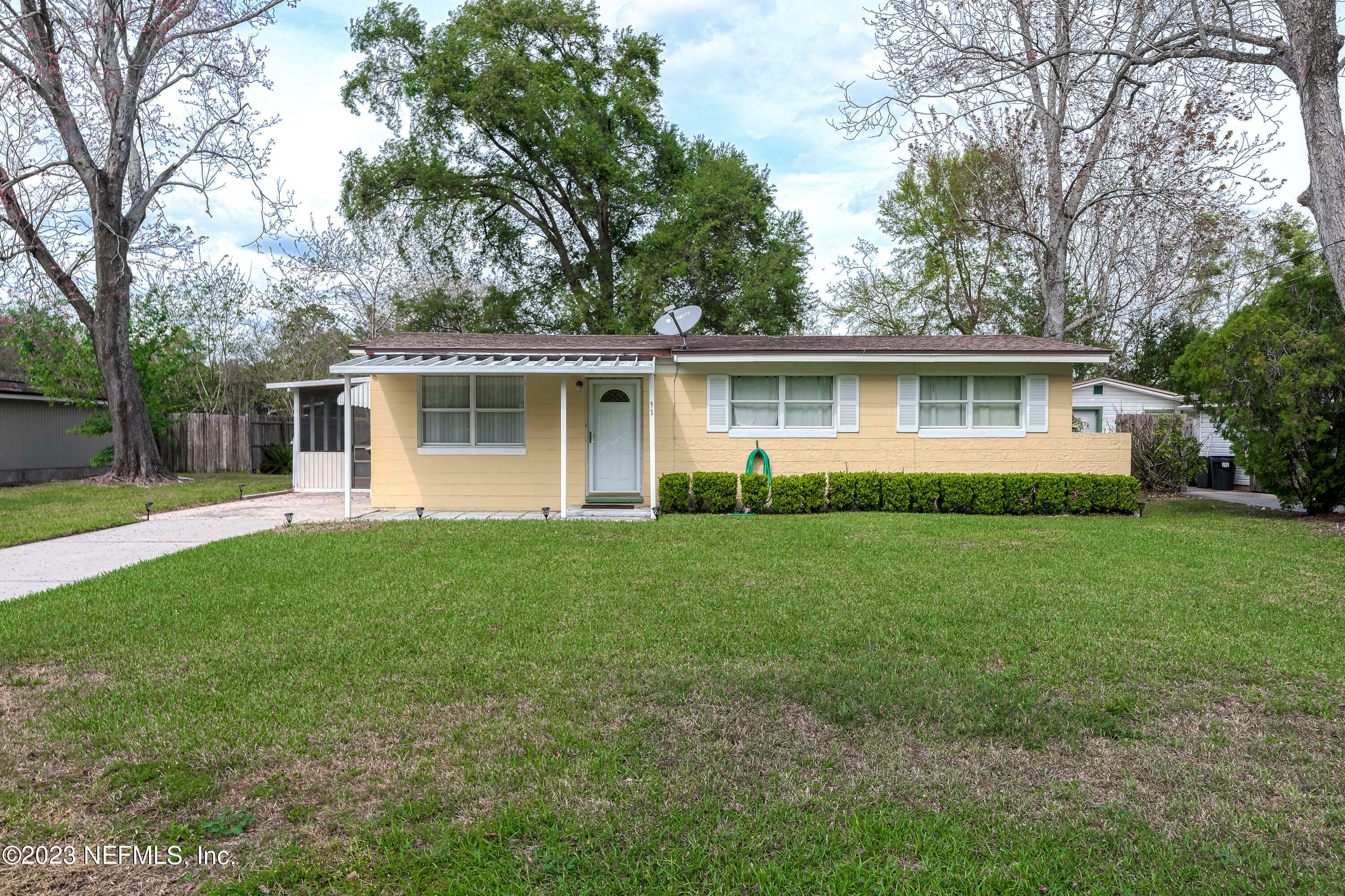 Property Photo: 6769 Daughtry Boulevard S FL 32210