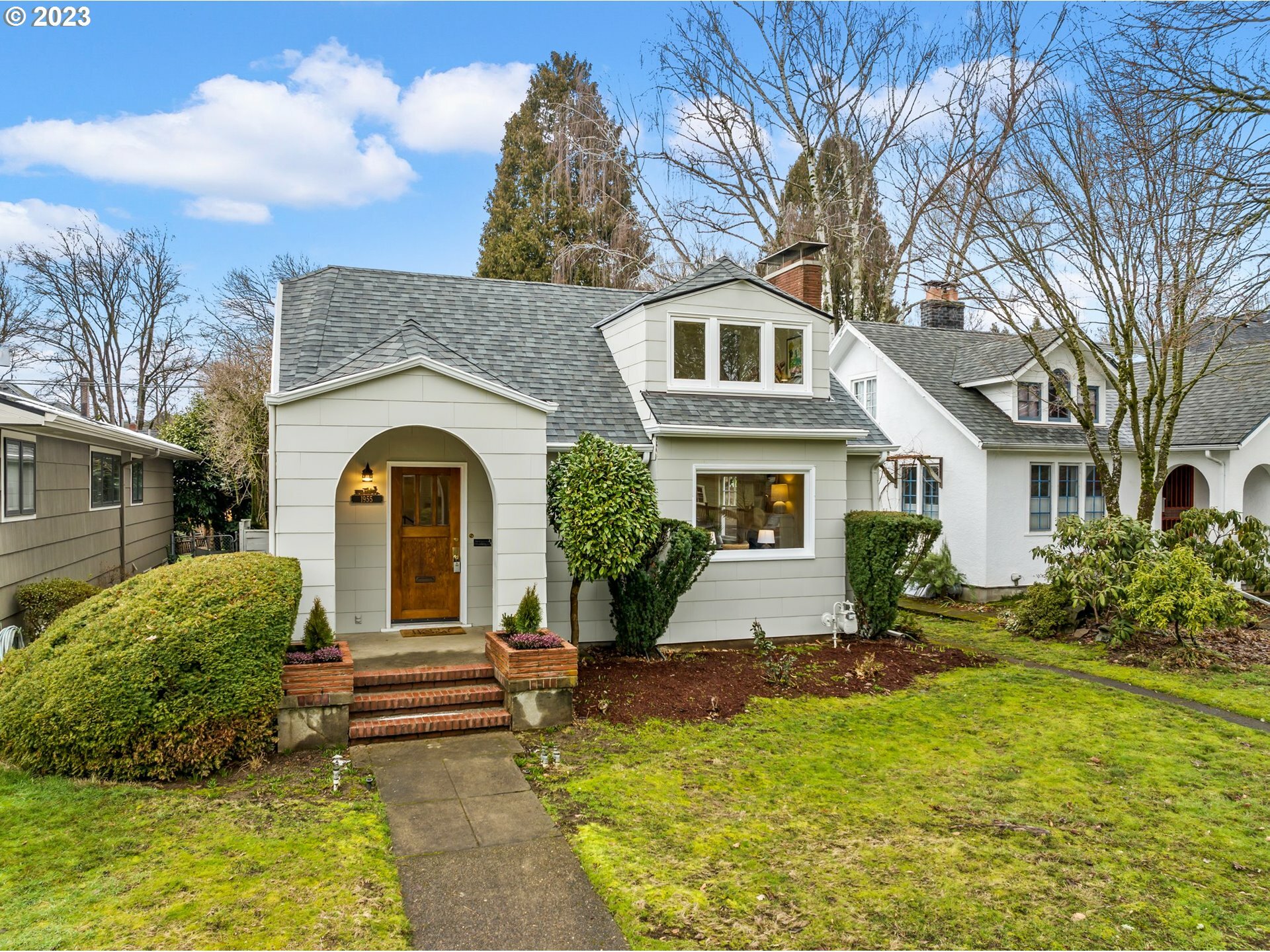Property Photo: 1955 SE Locust Ave OR 97214
