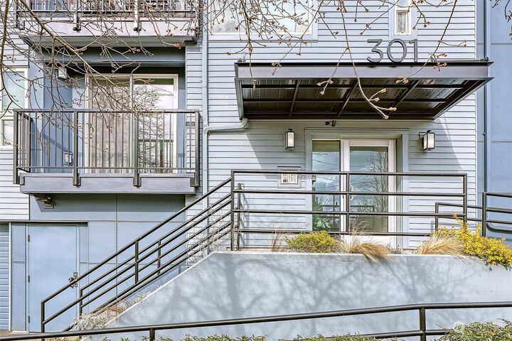 Property Photo:  301 22nd Avenue E 6B  WA 98112 