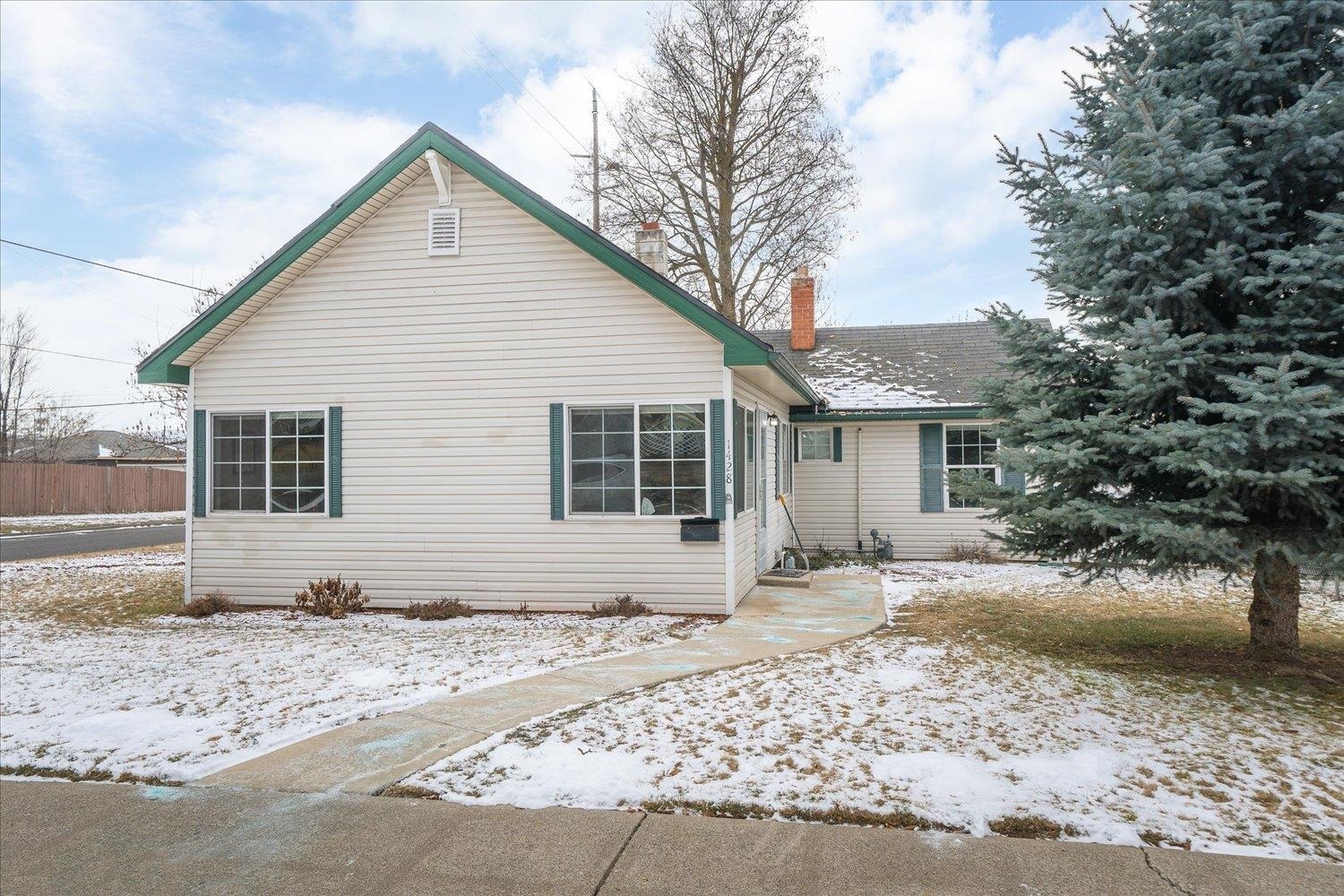 Property Photo: 1428 E Liberty Ave WA 99207