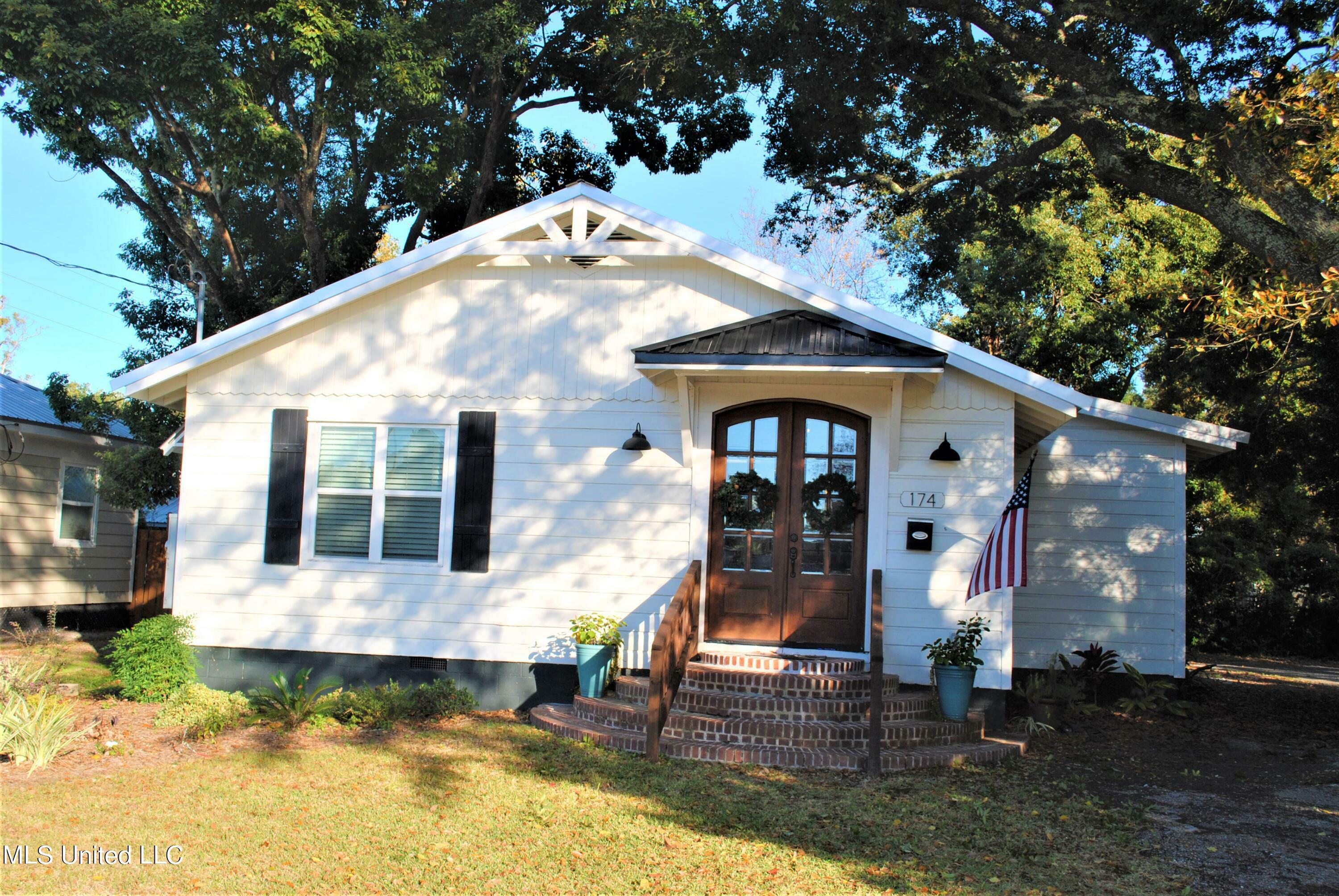 Property Photo:  174 Hubbard Place  MS 39530 