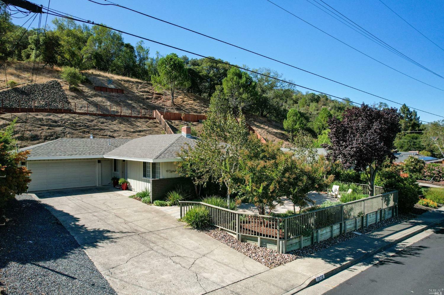 Property Photo:  1070 Calle Paseo  CA 94949 