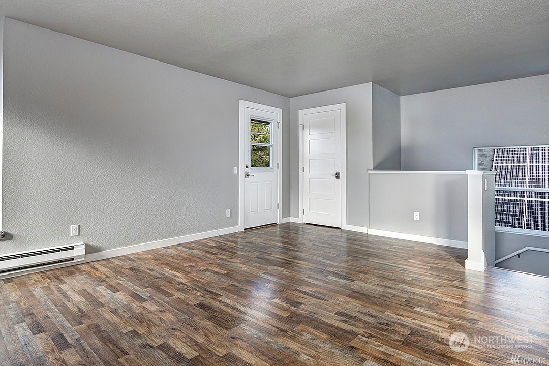 Property Photo:  1906 3rd Avenue W 2  WA 98119 