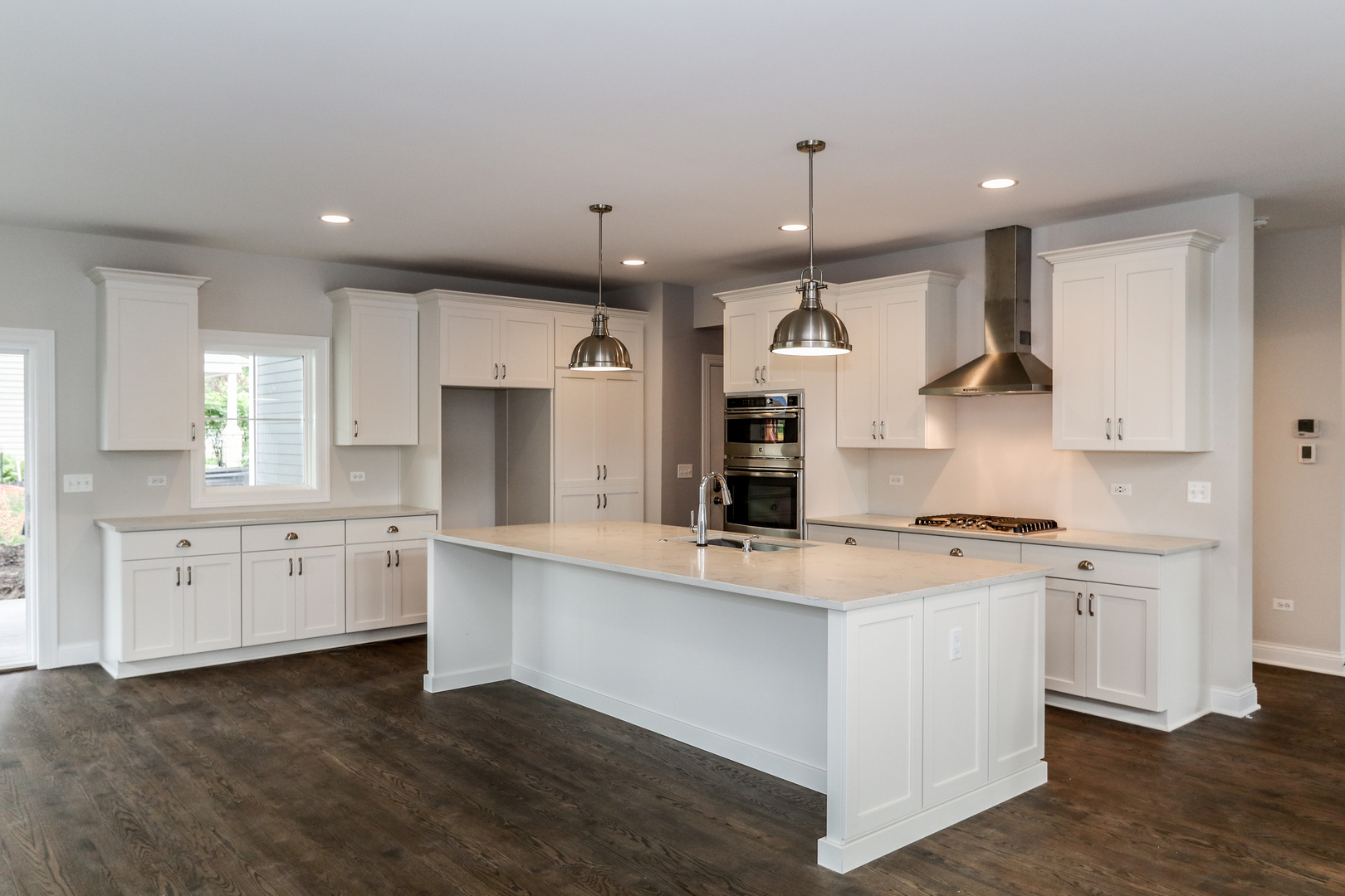 Property Photo: 1456 N Eagle Street IL 60563
