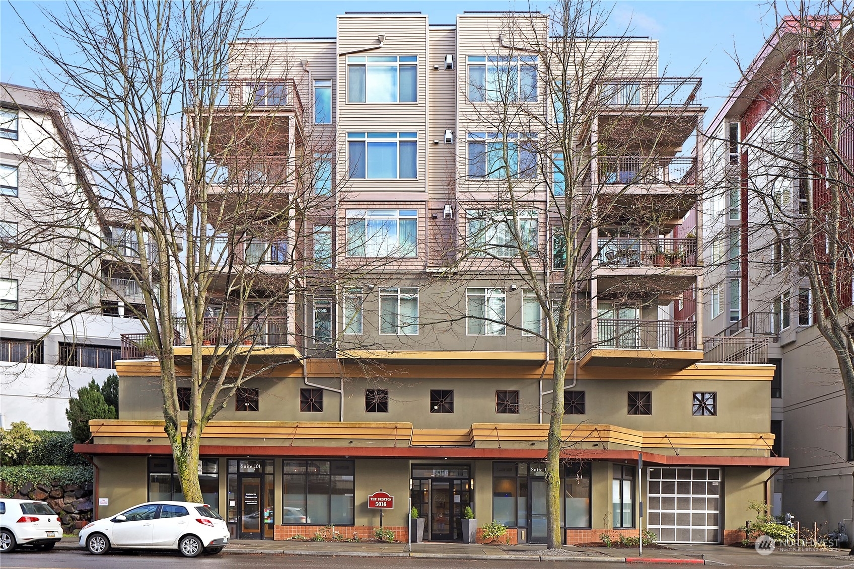 Property Photo:  5016 California Avenue SW 504  WA 98136 