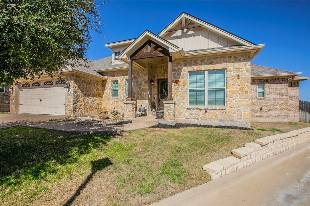 Property Photo:  121 Lost Maples Court  TX 76643 