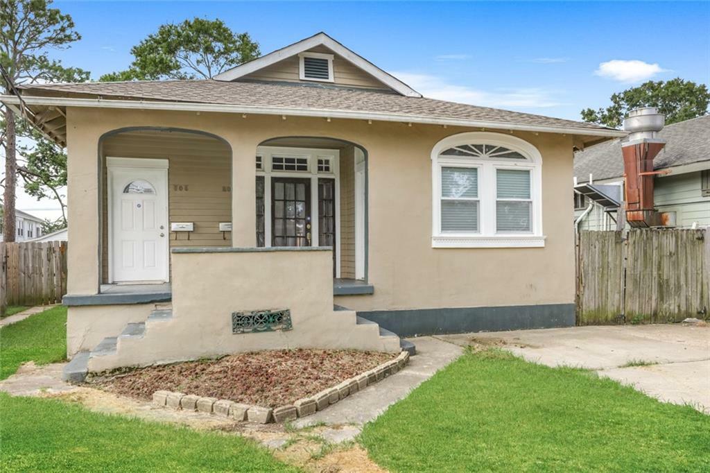 Property Photo:  808 Navarre Avenue  LA 70124 