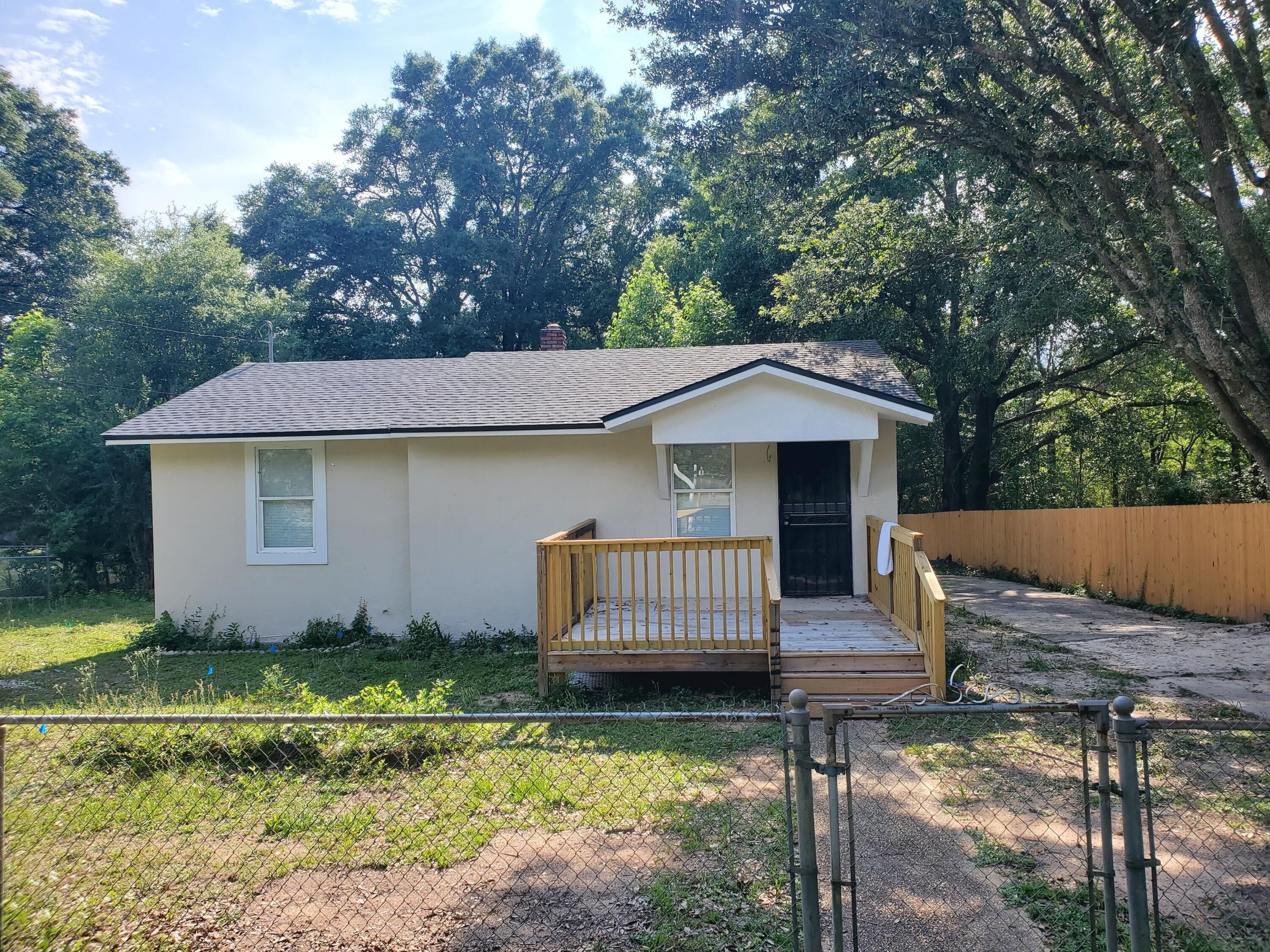 Property Photo: 671 Georgia Street FL 32536