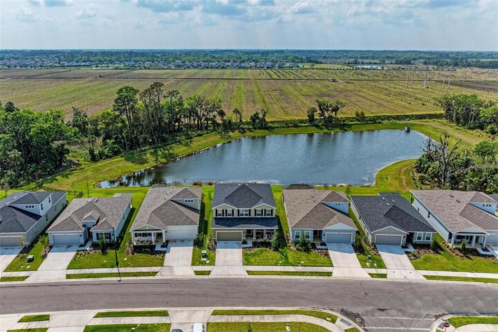 Property Photo:  10507 Daybreak Glen  FL 34219 