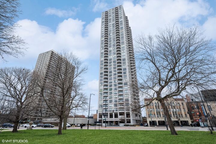 2020 N Lincoln Park West 6G  Chicago IL 60614 photo