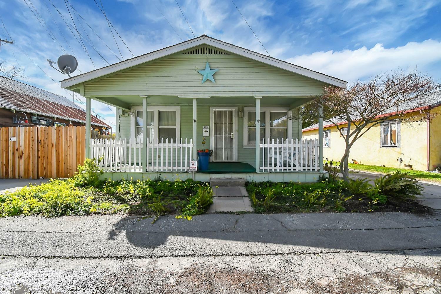 Property Photo:  1214 Lemon Street  CA 95901 