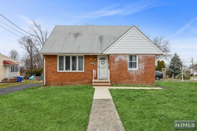 Property Photo:  121 Krakow Street  NJ 07026 