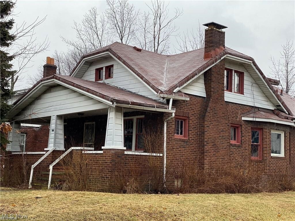 415 Hillwood Drive  Akron OH 44320 photo