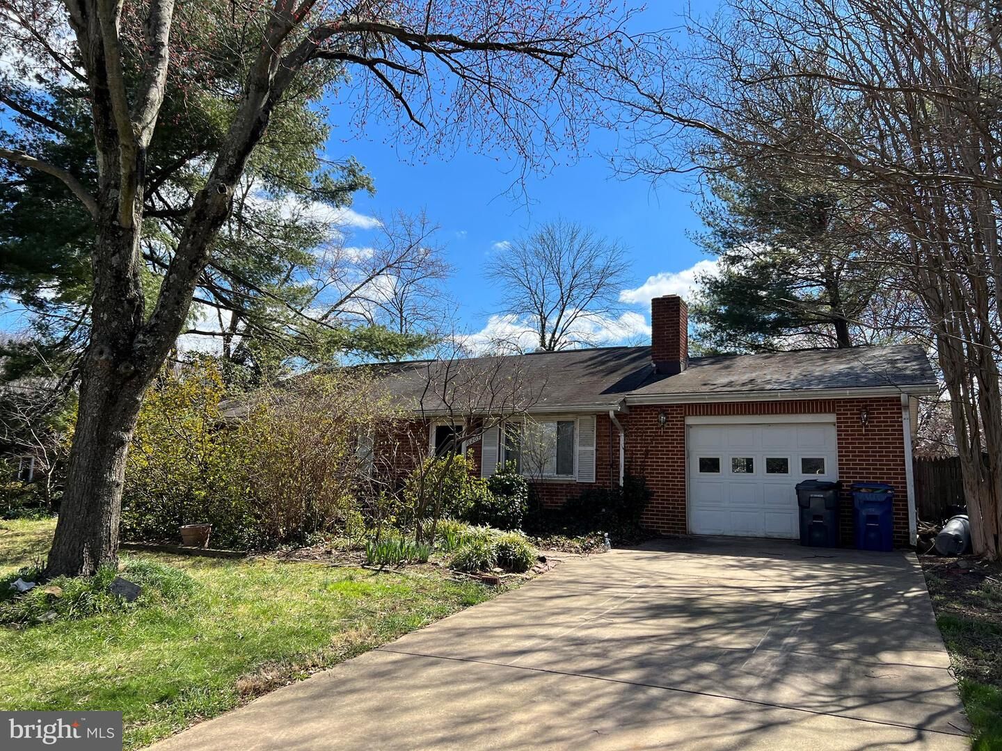 Property Photo:  6203 Crestwood Drive  VA 22312 