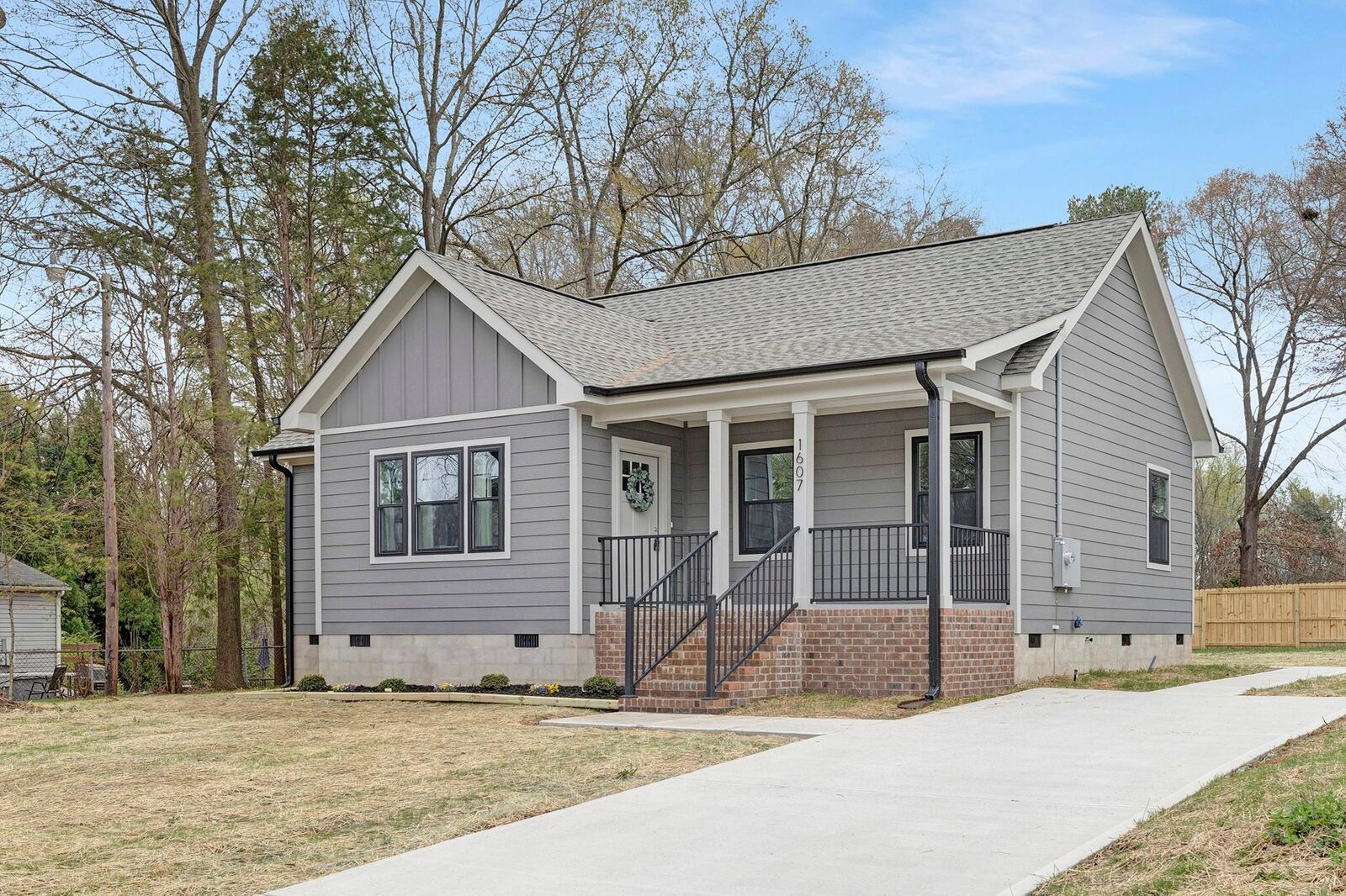 Property Photo:  1607 Lake Street  NC 28052 