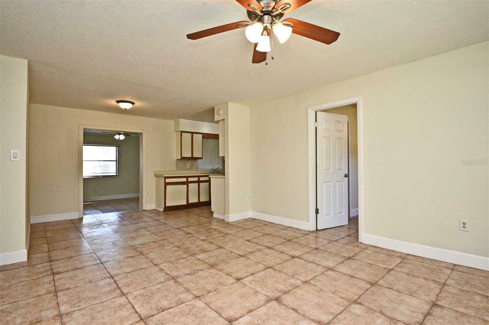 Property Photo: 4212 Colony Way FL 32808