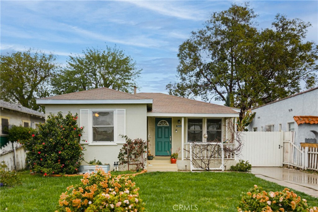 Property Photo:  5642 Lime Avenue  CA 90805 