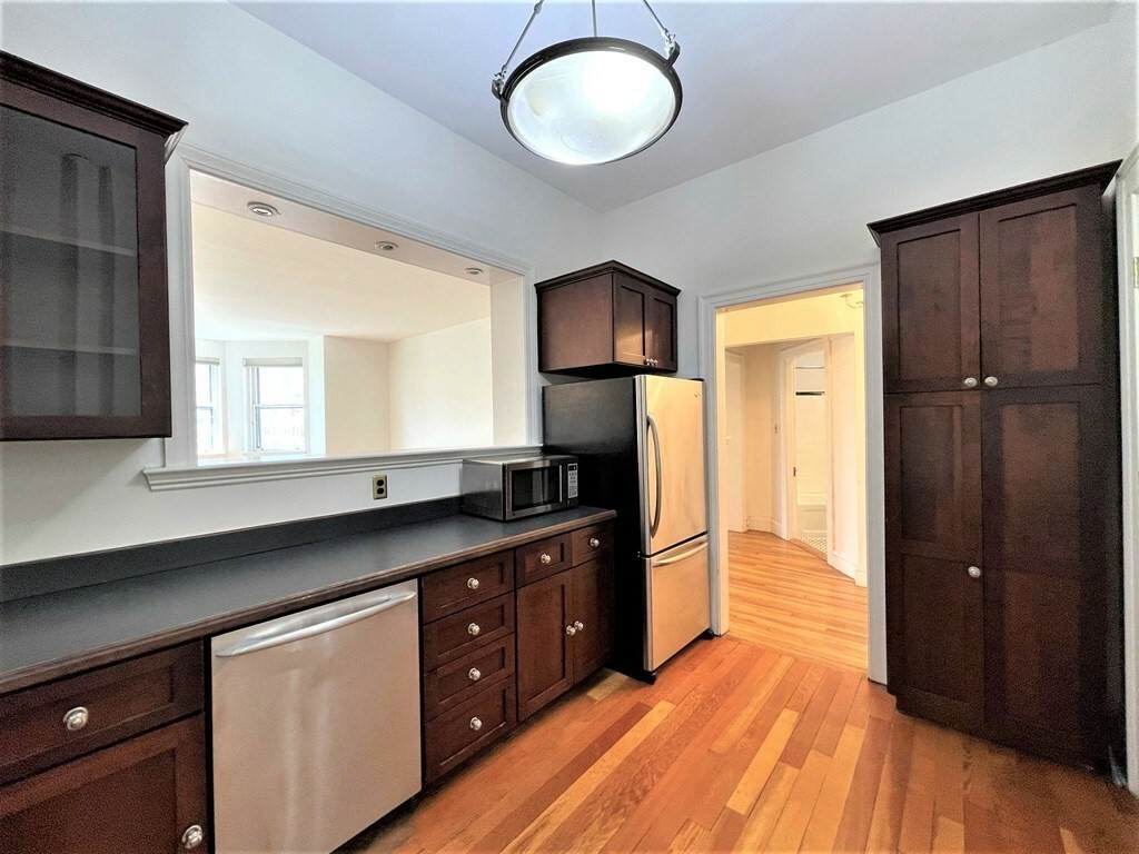 Property Photo: 239 Commonwealth Ave 51 MA 02116