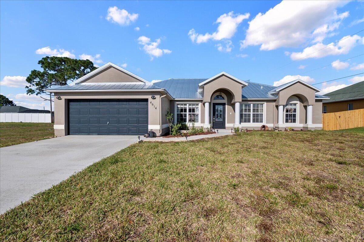Property Photo: 4614 SW Joffre Street FL 34953