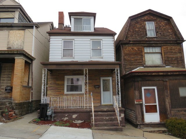 Property Photo:  2415 Salisbury St  PA 15210 