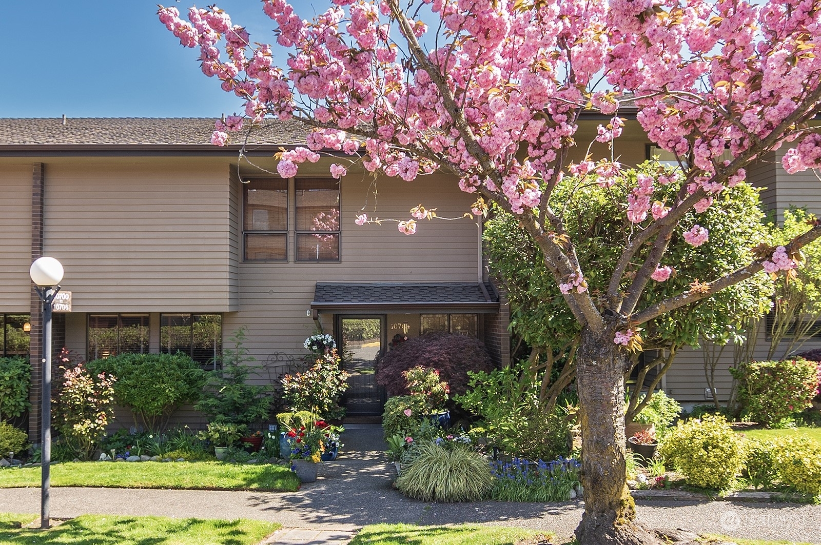 Property Photo:  10704 Glen Acres Drive S  WA 98168 