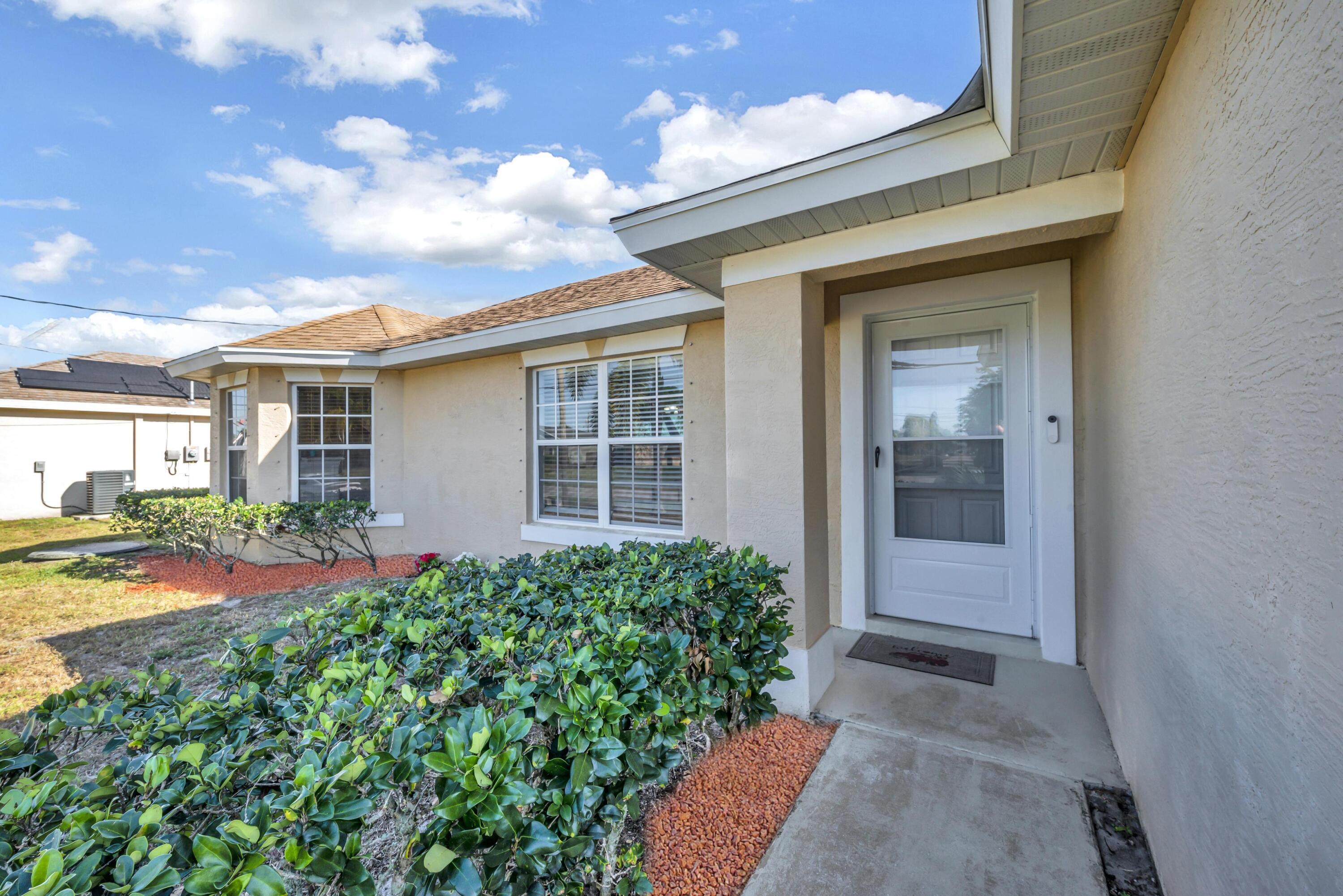 Property Photo: 1392 SW Sudder Avenue FL 34953