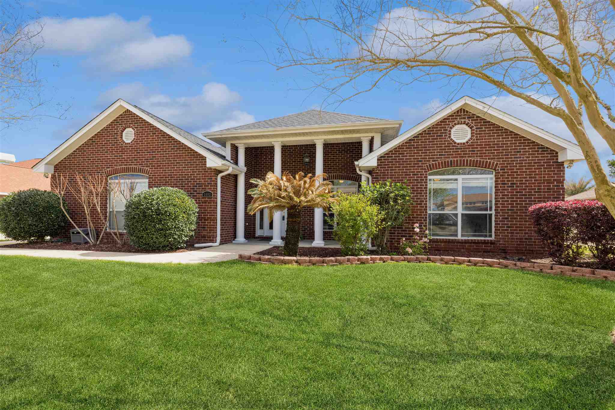 Property Photo: 1693 Brightleaf Cir FL 32533