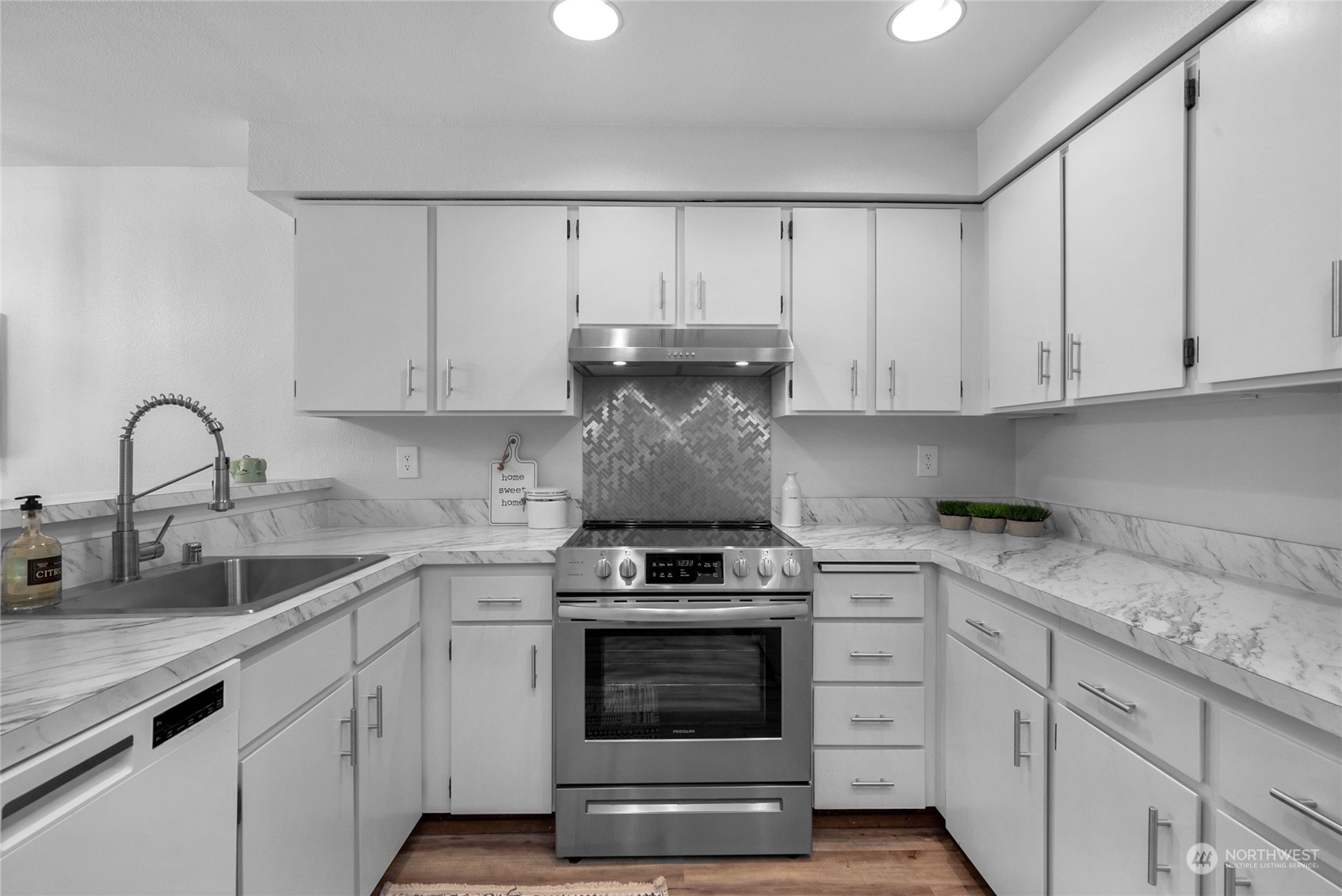 Property Photo: 12507 NE 143rd Street B301 WA 98034