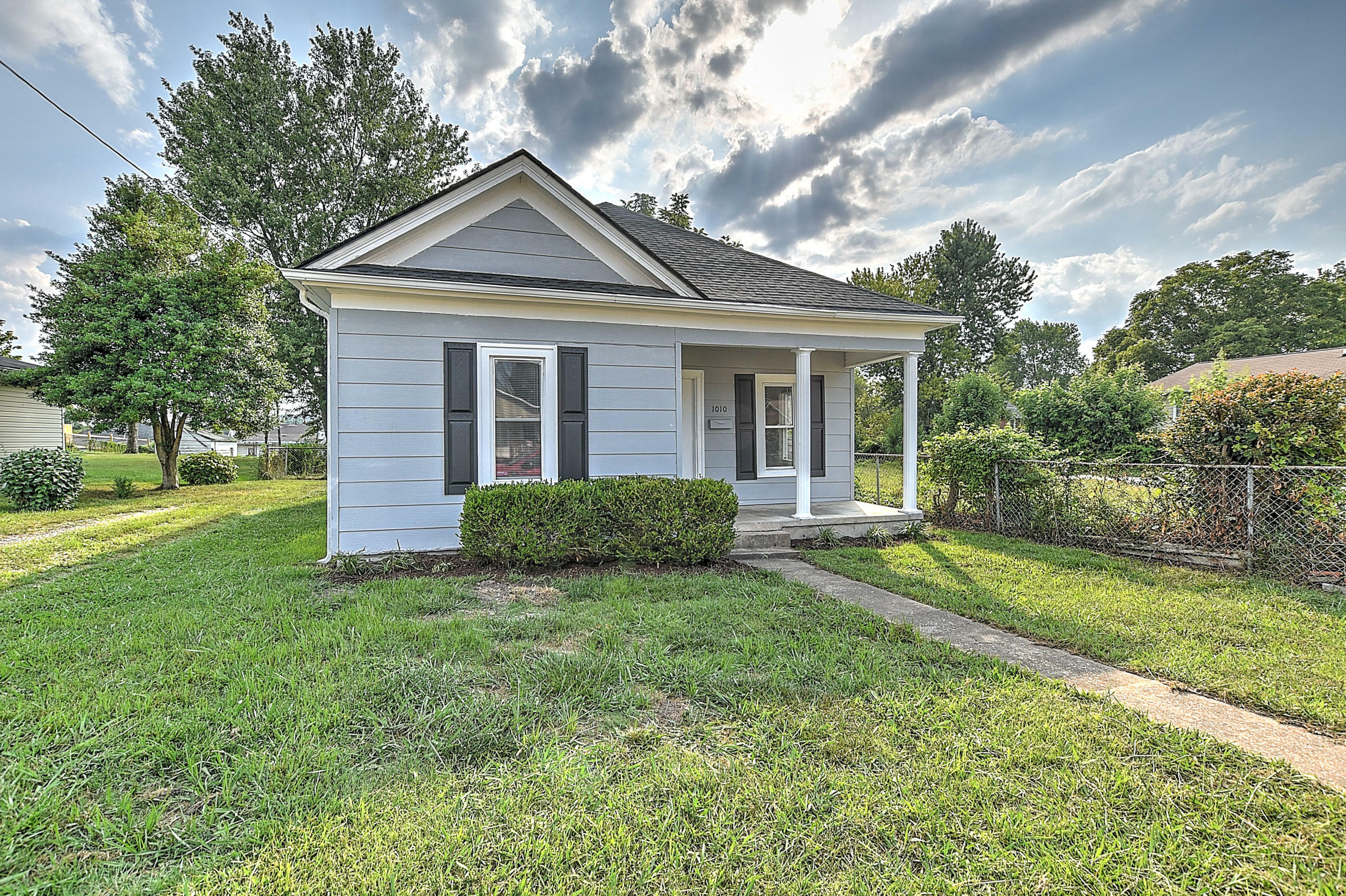 Property Photo:  1010 East Sevier Avenue  TN 37660 