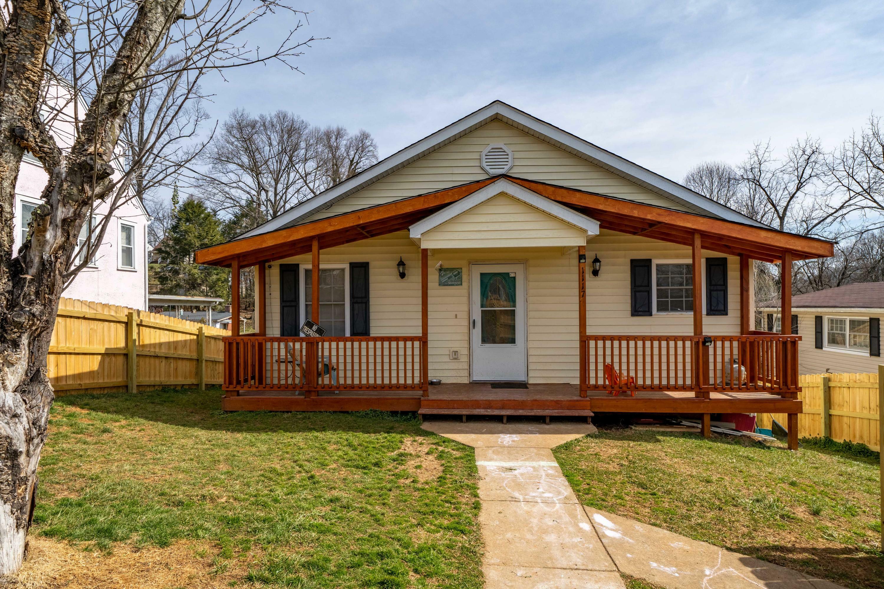 Property Photo:  1117 Carolina Avenue  TN 37620 