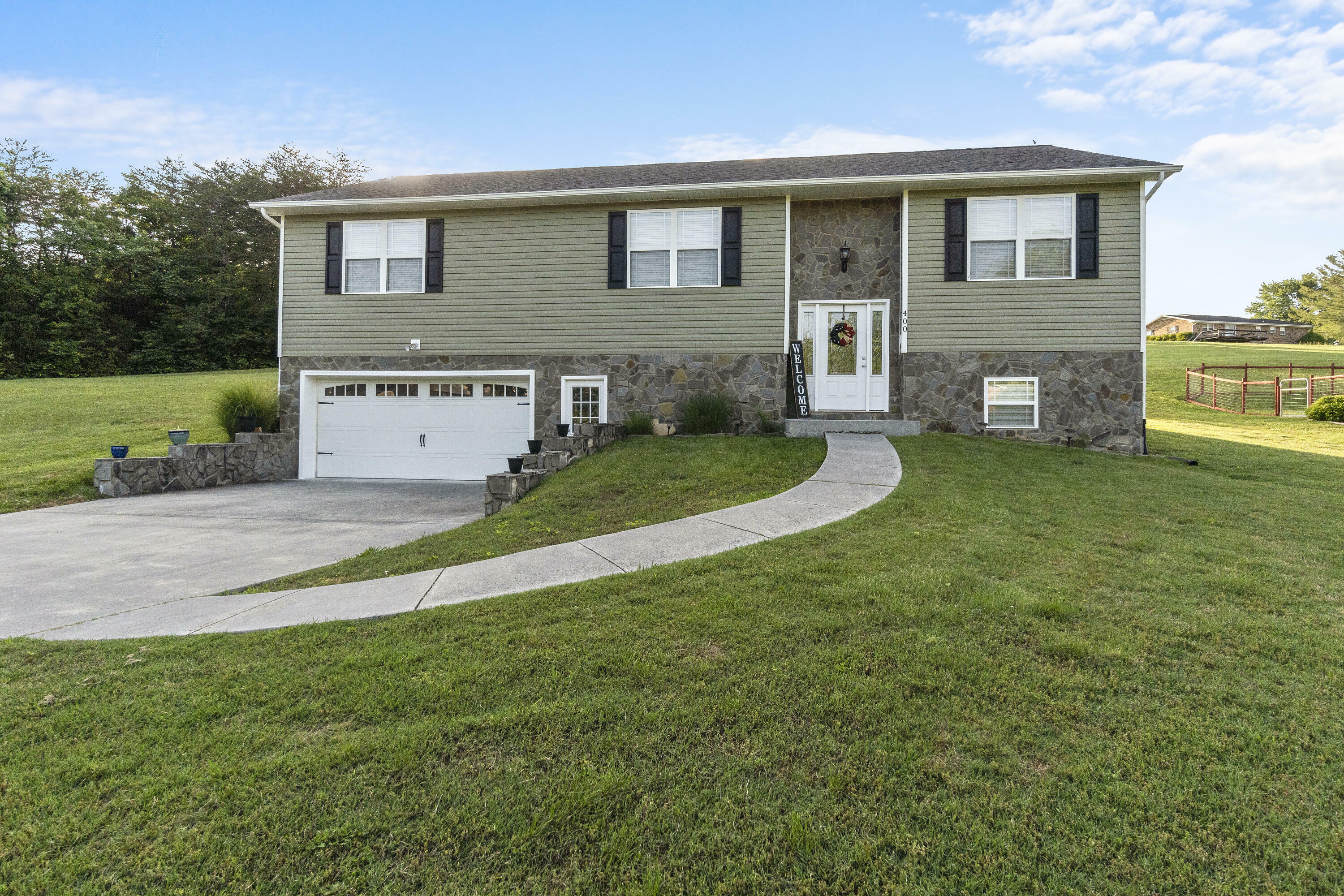 Property Photo:  400 Oak Hills Parkway  TN 37743 