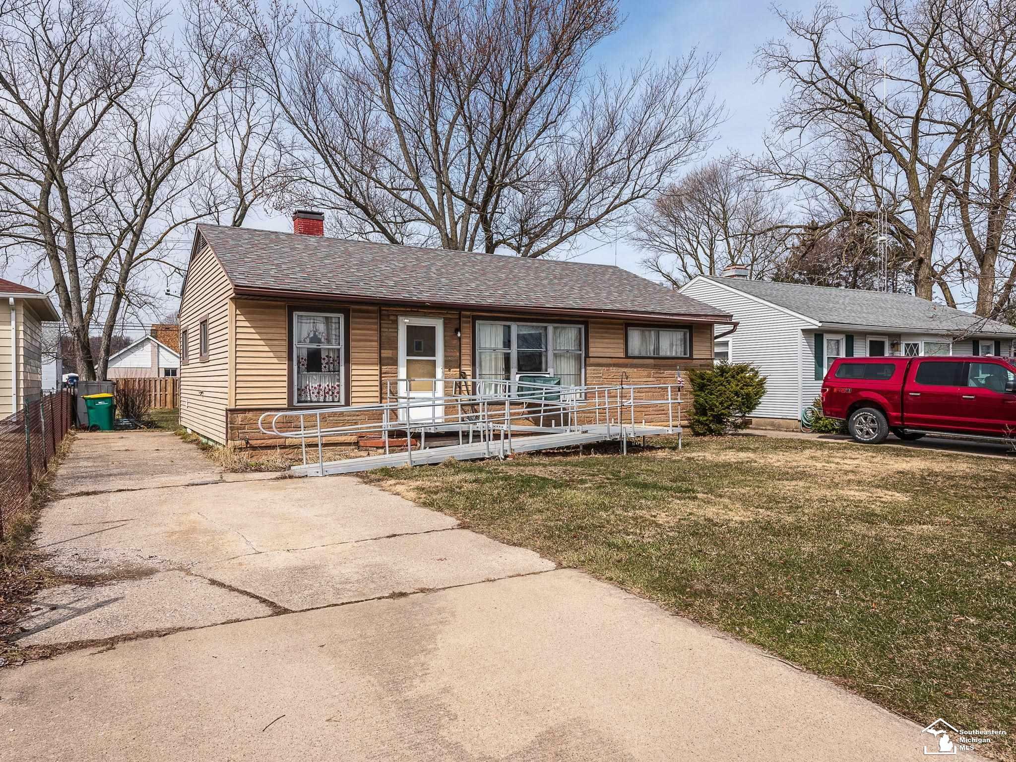 Property Photo:  1129 Huber Dr  MI 48162 