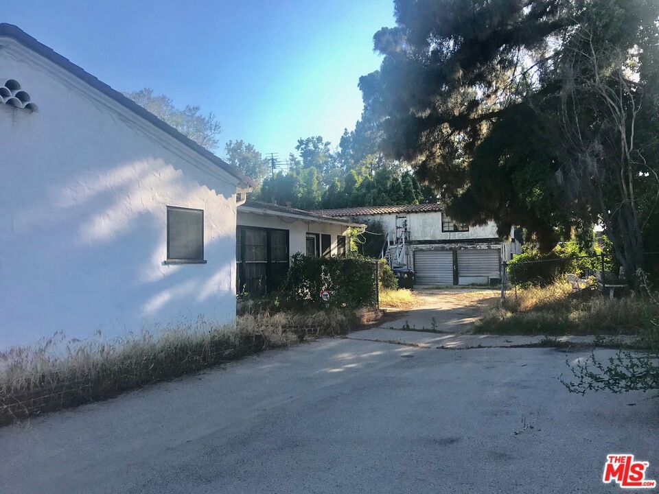 Property Photo:  5725 Corteen Place  CA 91607 