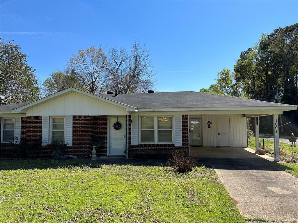 Property Photo: 1007 N Main Street LA 71040