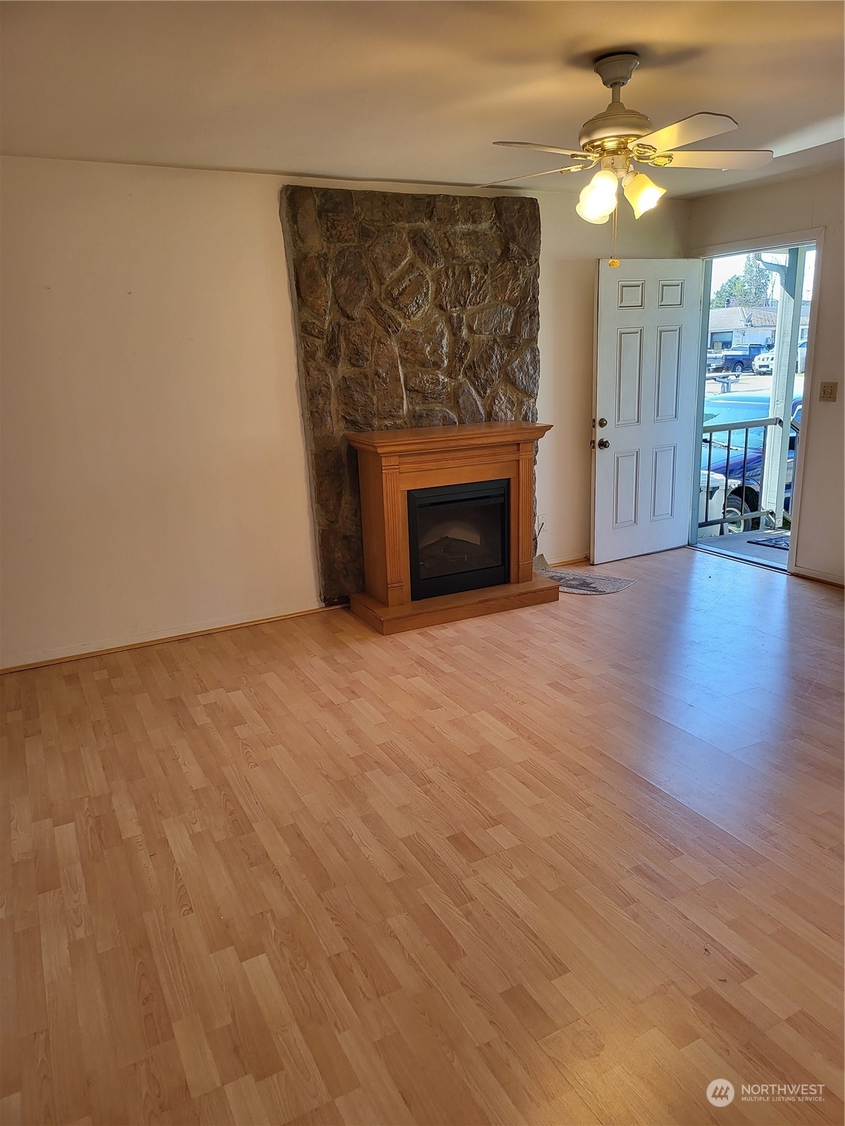 Property Photo:  720 N 4th Avenue  WA 98032 