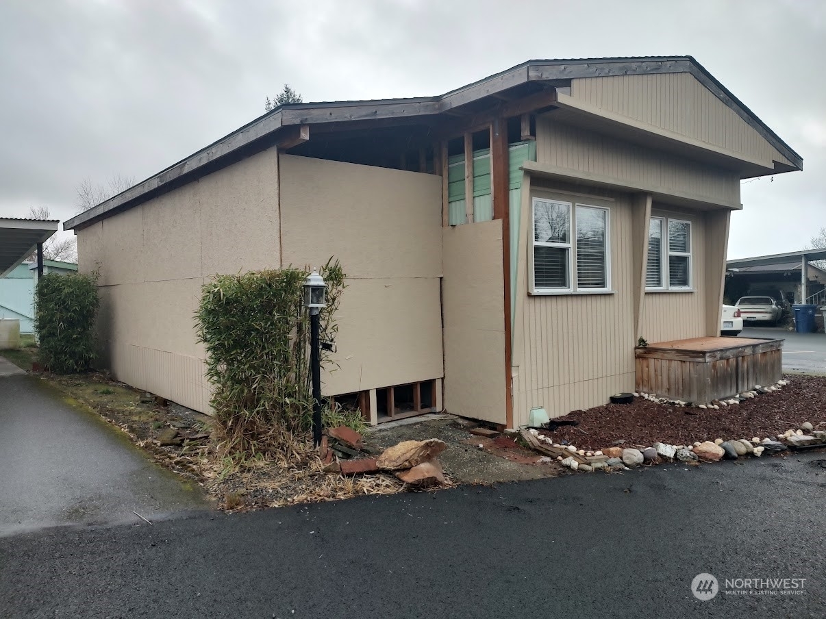 Property Photo:  14322 Admiralty Way 69  WA 98087 