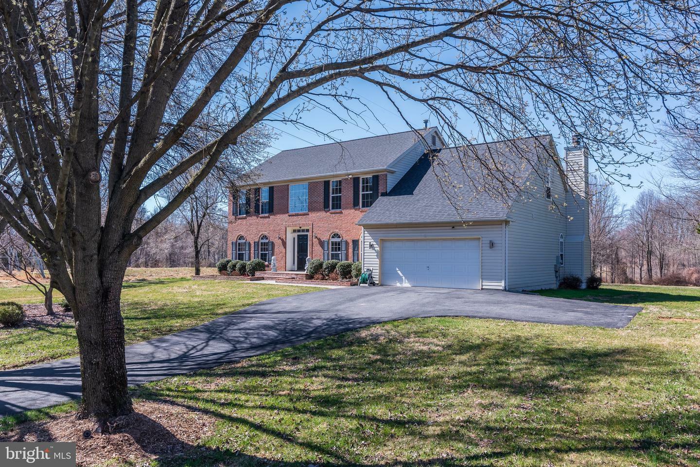 Property Photo:  19900 Belle Chase Drive  MD 20882 