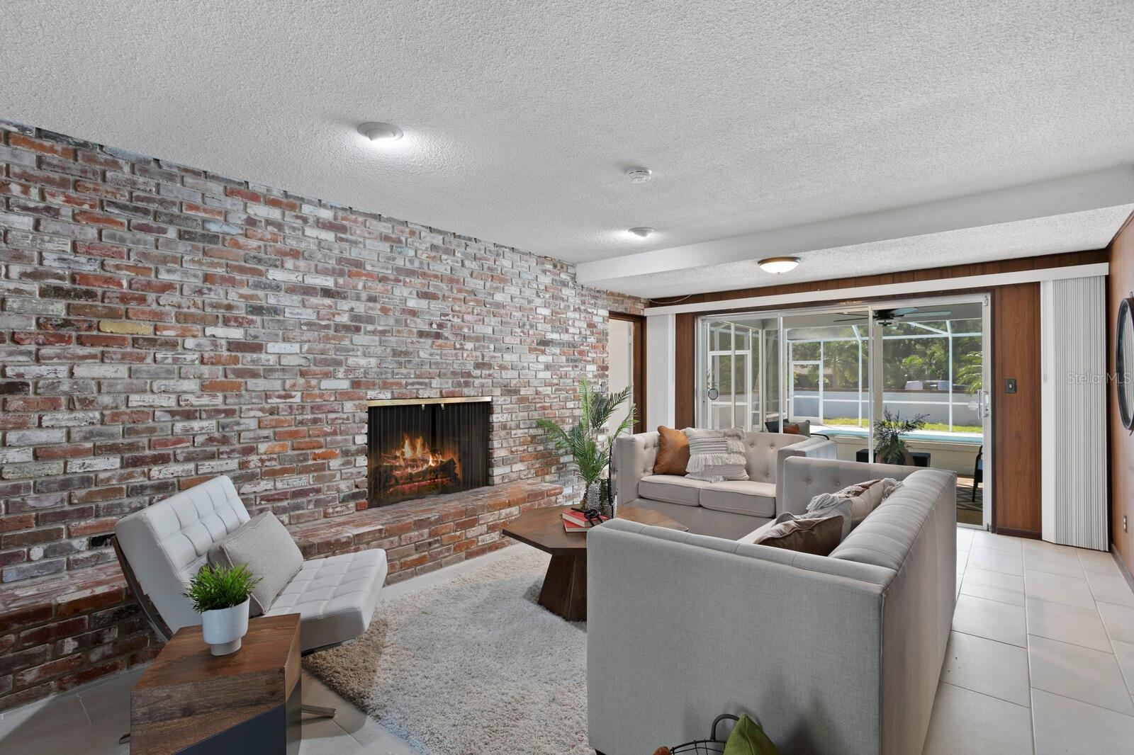 Property Photo: 1800 Serpentine Drive S FL 33712