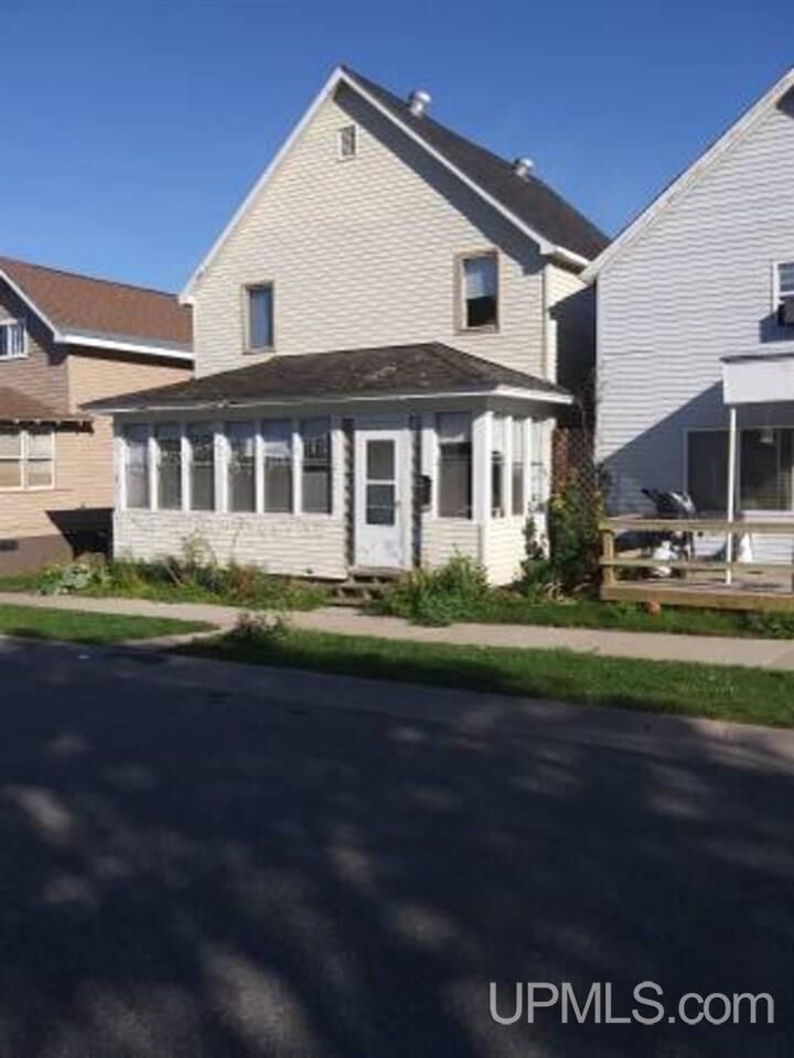 Property Photo:  113 Chestnut St  MI 49862 