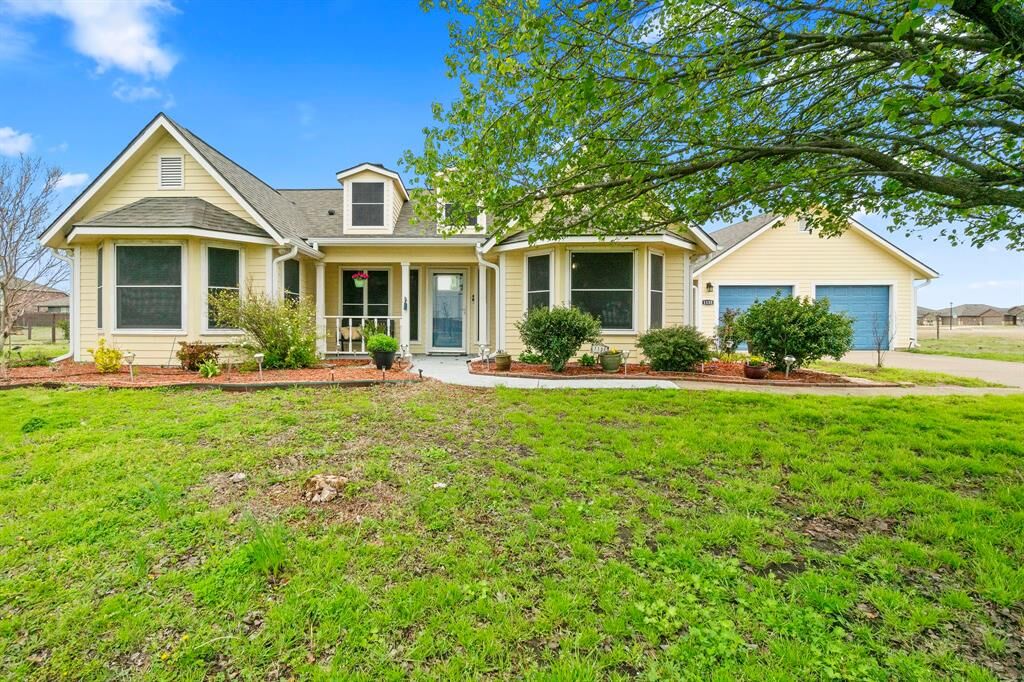 Property Photo: 1135 East Street TX 75189