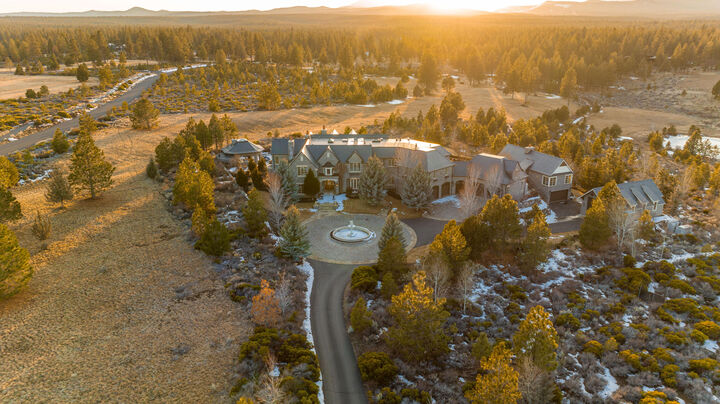 Property Photo: 18665 Macalpine Loop OR 97702