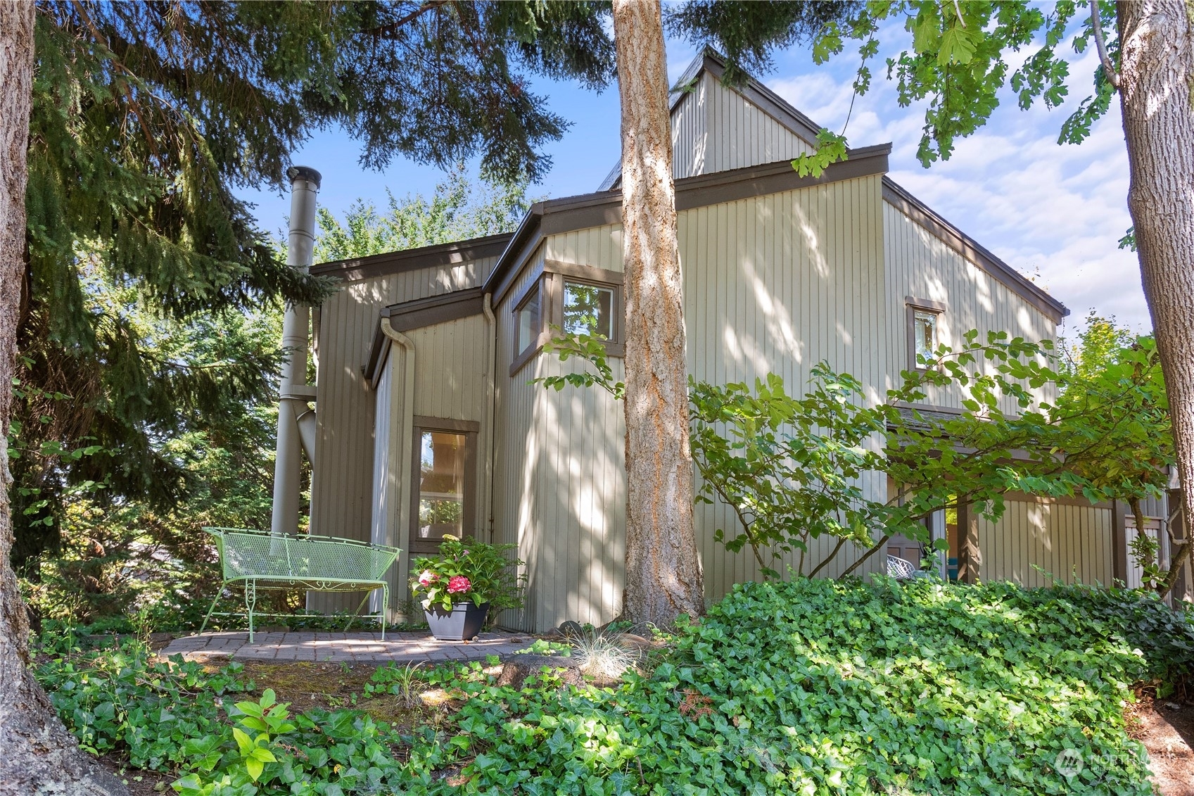 Property Photo: 111 98th Avenue NE WA 98004