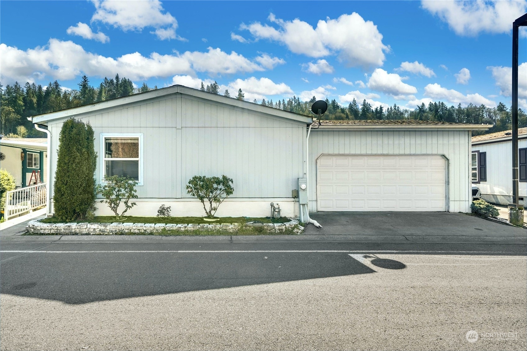 Property Photo:  15400 SE 155th Place 17  WA 98058 